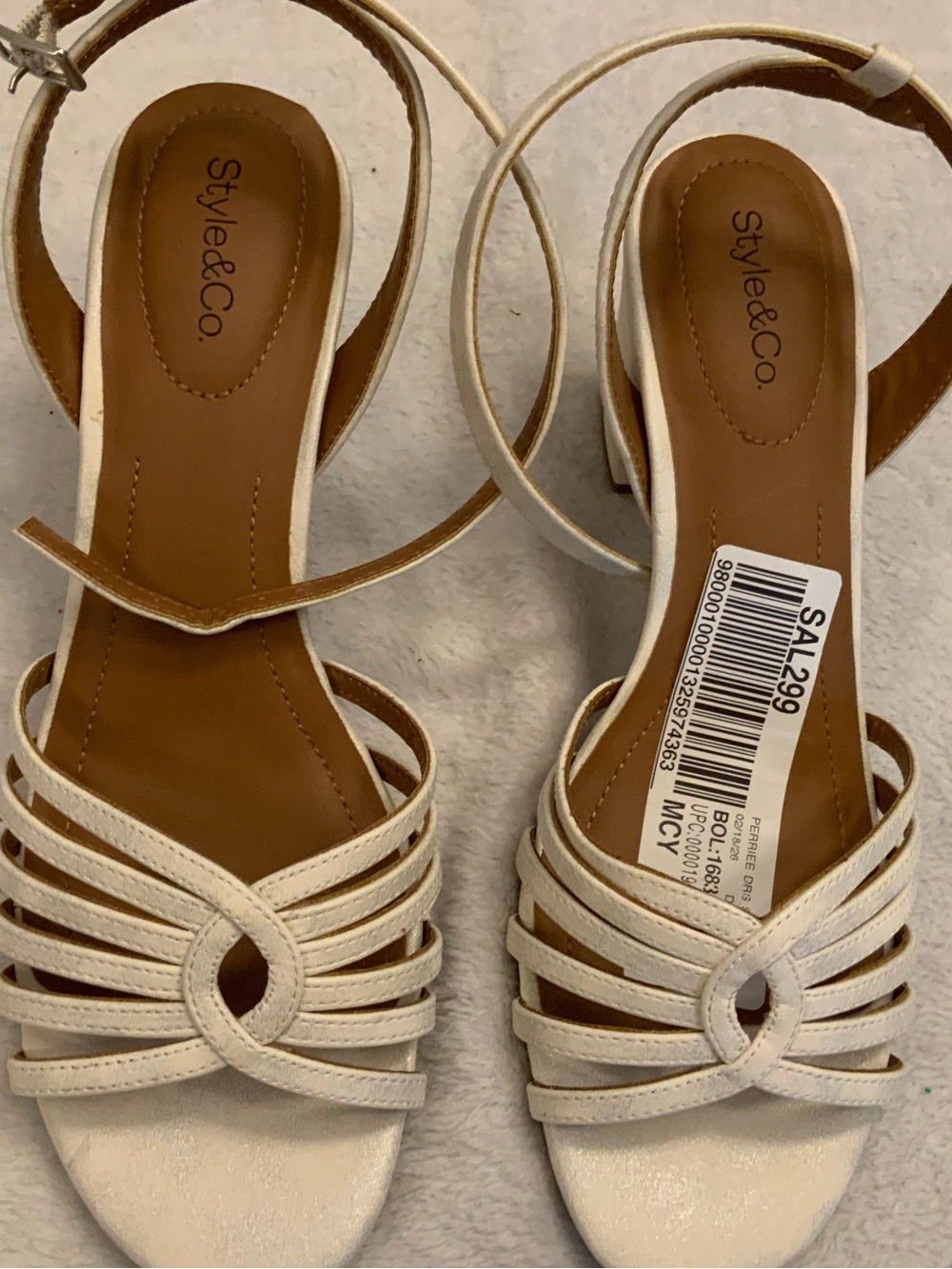 Style & Co. Women's White Strappy Ankle‑Tie Sandals size 8.5 new Macys sku 3073